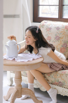 年轻女教师2高清观看